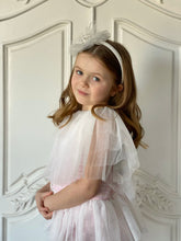 Laden Sie das Bild in den Galerie-Viewer.Ooh! La, La! Couture Oversized Tulle Headband - White