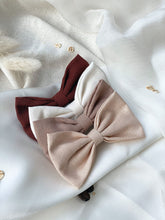 Load image into Gallery viewer, Emelie Linen Cotton Bow Hair Clip
