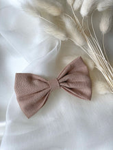 Load image into Gallery viewer, Emelie Linen Cotton Bow Hair Clip