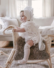 Load image into Gallery viewer, Petite Maison Kids Flora Lace Socks
