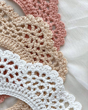 Загрузите изображение в программу просмотра галереи,Imogen Knitted Crochet Collar Pearl Bib - 3 Shades Available
